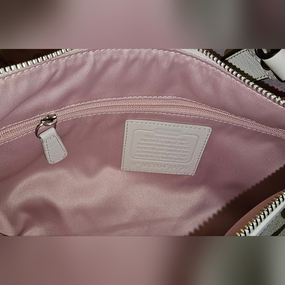 Coach# 19731 Park signature duffle bag purse, with duster bag. - Picture 5 of 8